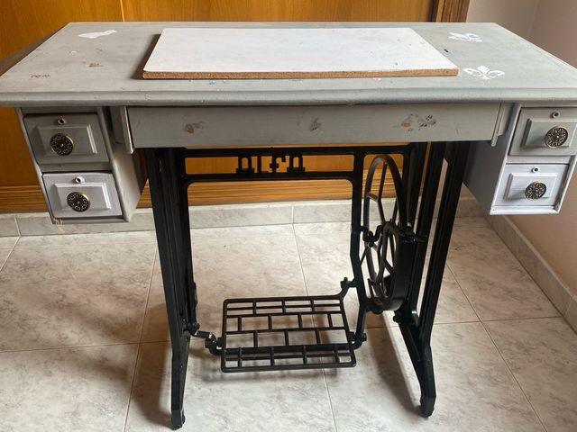 Mesa antigua máquina de coser