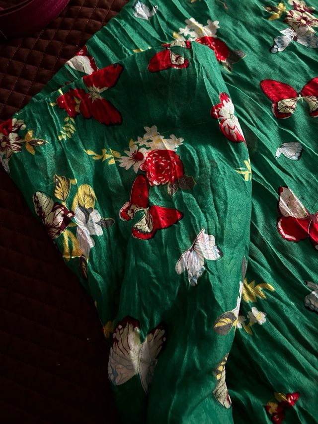 Sciarpa verde con fantasia farfalle