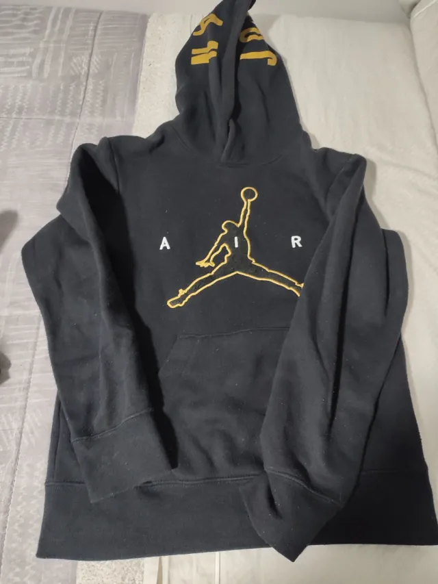 Sudadera Jordan Negra y Dorada
