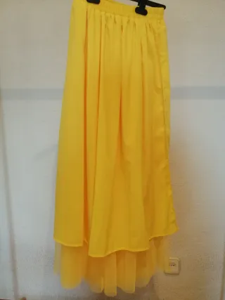Falda larga tul amarilla