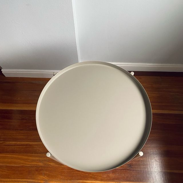 Mesa auxiliar redonda metálica