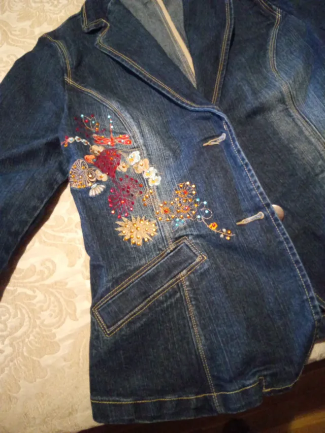 Chaqueta vaquera bordada