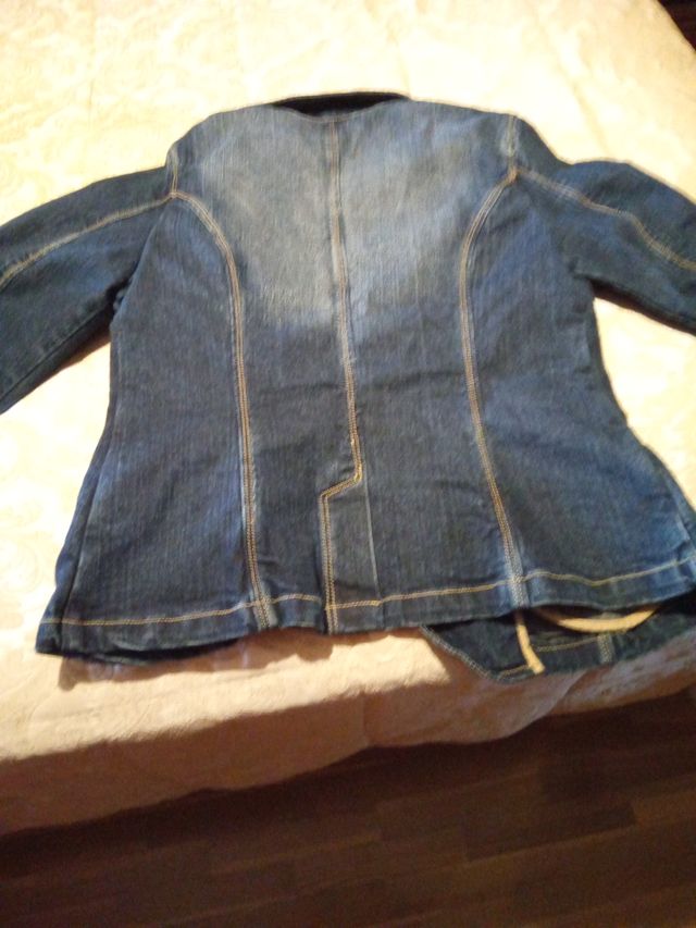 Chaqueta vaquera bordada