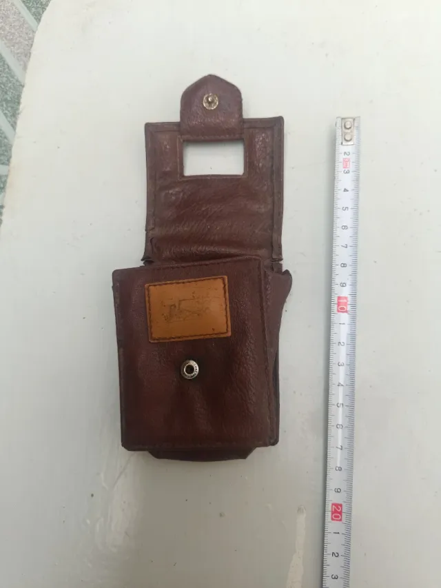 Pitillera antigua de cuero