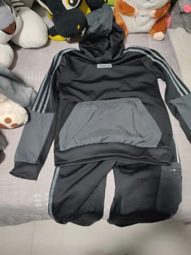 Toda ropa de mi perfil es original Nike,Adida.120€