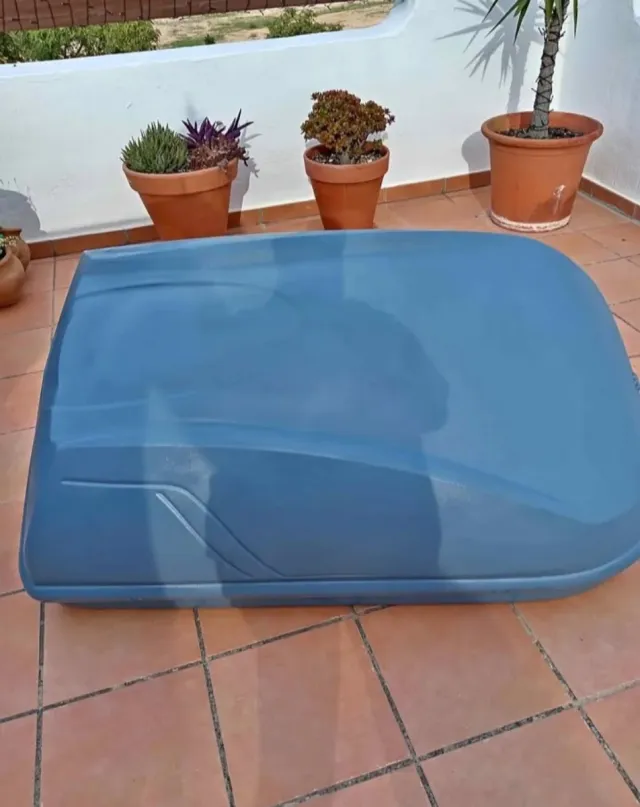 Cofre de coche con barras y accesorios