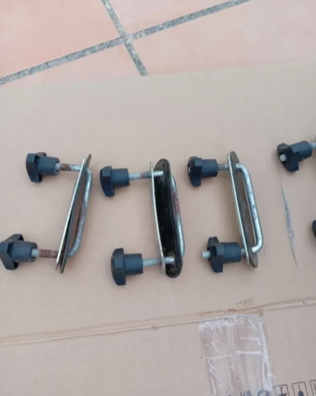 Cofre de coche con barras y accesorios