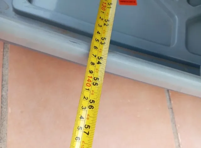 Cofre de coche con barras y accesorios