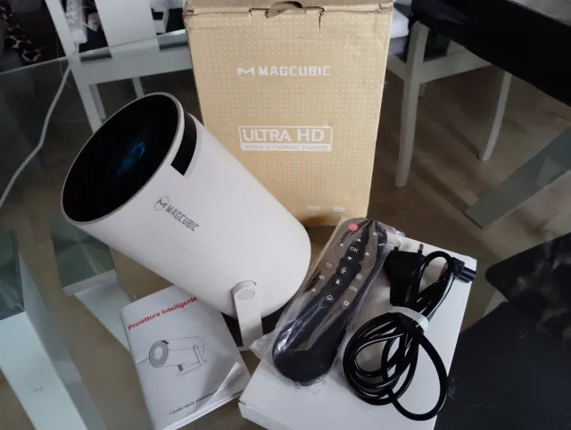 Proiettore portatile Magcubic HY300 PRO