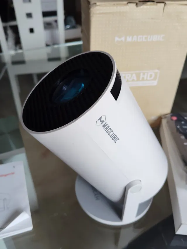 Proiettore portatile Magcubic HY300 PRO