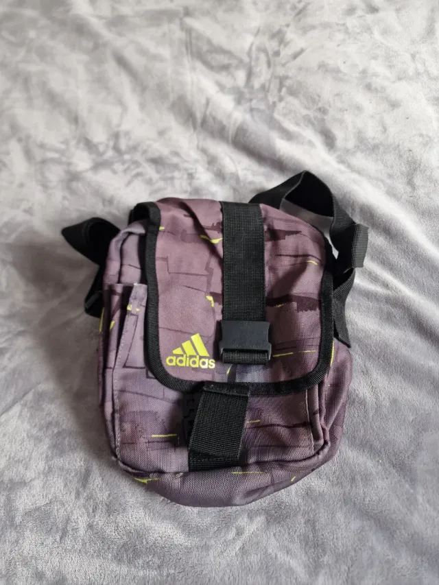 Bandolera Adidas Morada y Amarilla