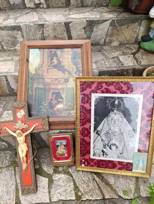 Lote antigüedades: Cruz, cuadros y más