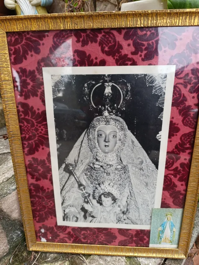 Lote antigüedades: Cruz, cuadros y más