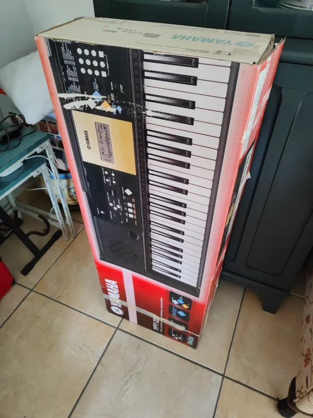 Teclado Yamaha YPT-220