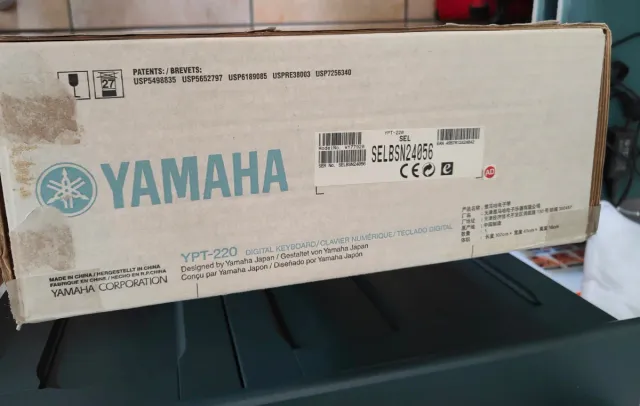 Teclado Yamaha YPT-220