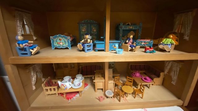 Casa de muñecas de madera