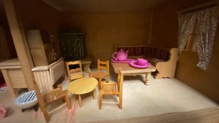 Casa de muñecas de madera