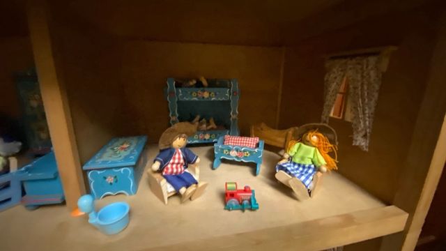 Casa de muñecas de madera