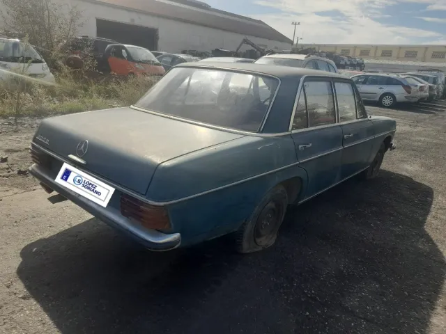 Mercedes 220d antiguo,1972
