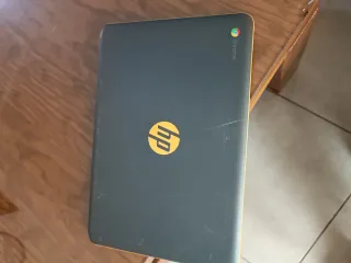 Chromebook HP Gris y Amarillo sin cargador