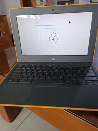 Chromebook HP Gris y Amarillo sin cargador