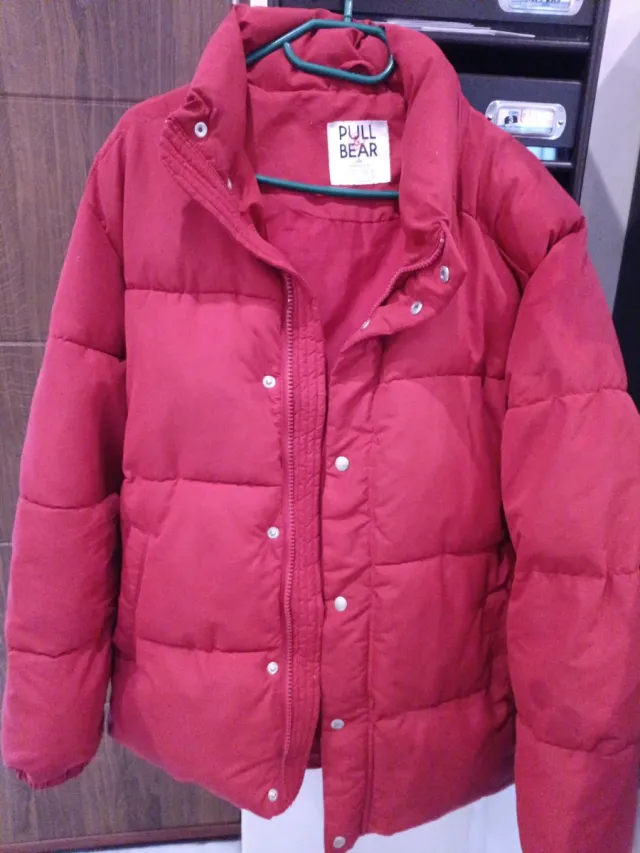 Chaqueta Pull&Bear roja acolchada