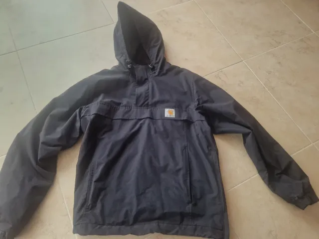 Cazadora Carhartt Negra con Capucha