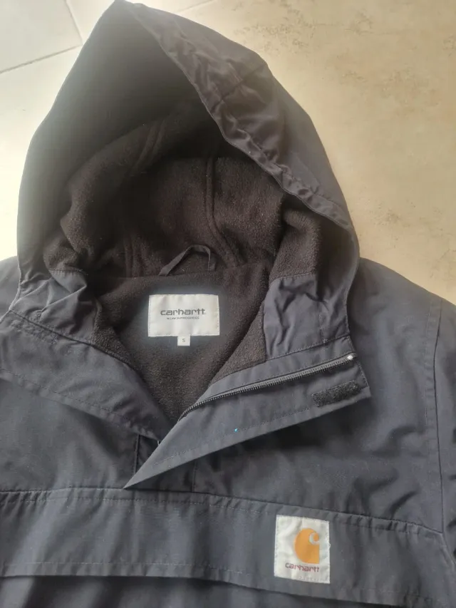 Cazadora Carhartt Negra con Capucha