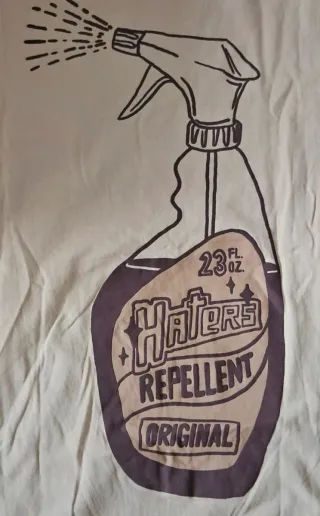 T-shirt beige con stampa spray