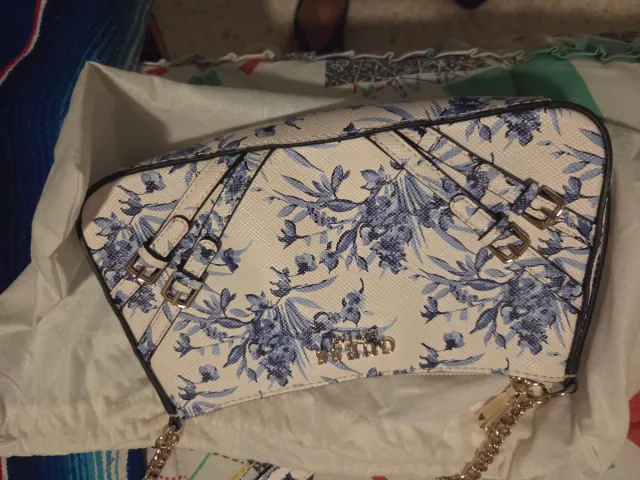 Bolso Guess floral blanco y azul