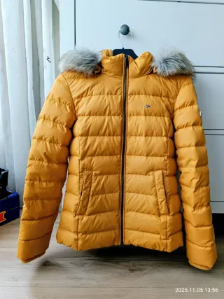 Plumífero Tommy Hilfiger amarilla, nueva