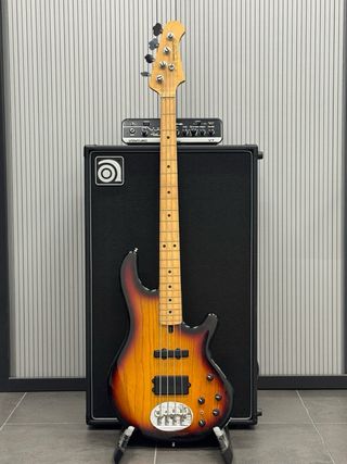 Lakland 44-02 con pastillas Bartolini