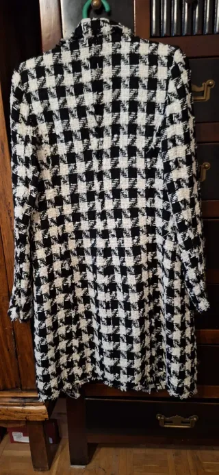 Chaqueta larga Zara cuadros blanco y negro XS