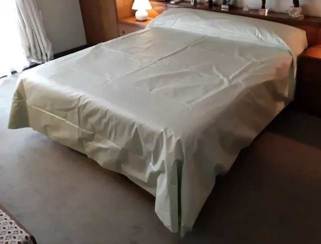 Colcha verde pastel satinada