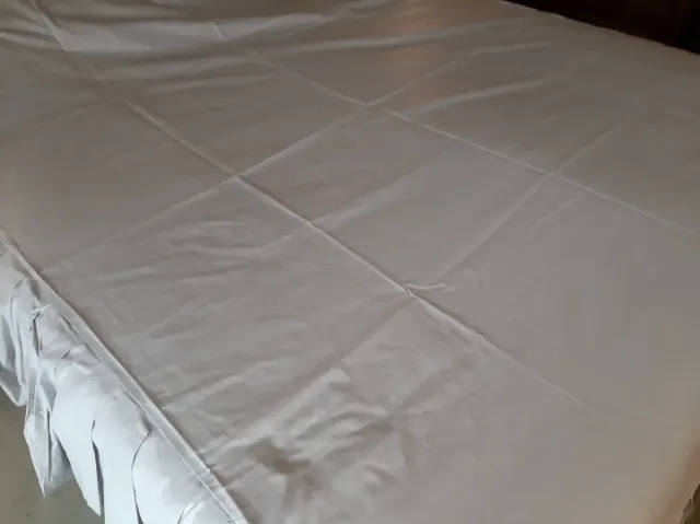 Colcha verde pastel satinada