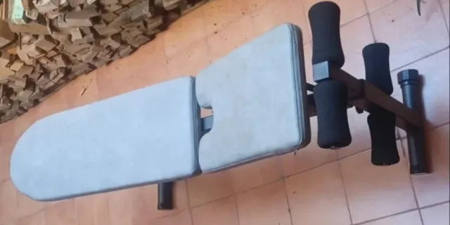 Banco de pesas y mancuernas