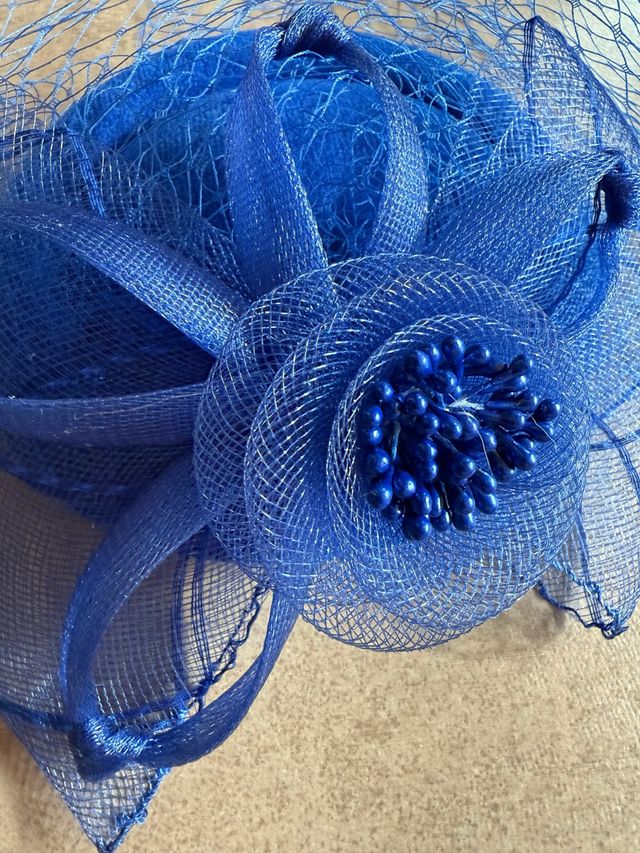 Tocado azul para eventos