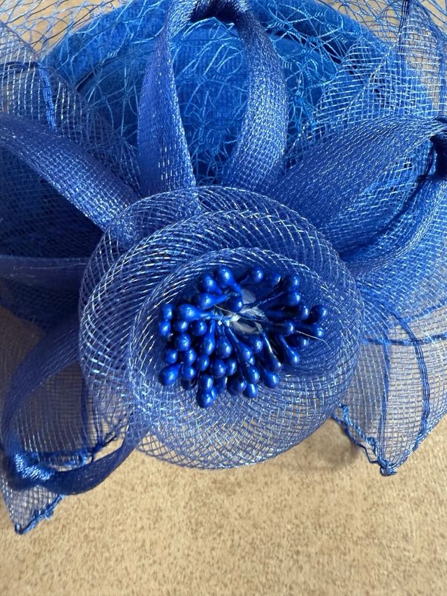 Tocado azul para eventos