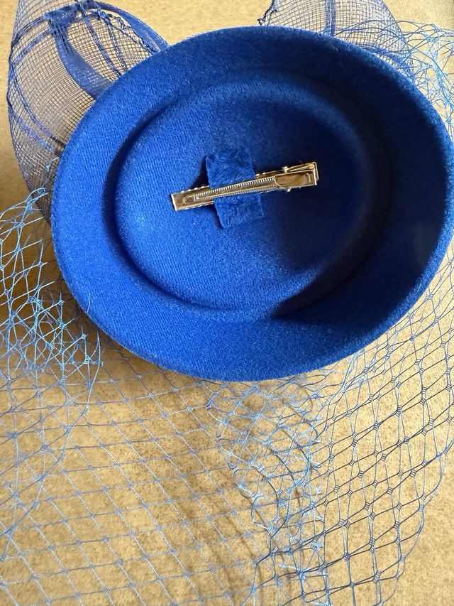 Tocado azul para eventos