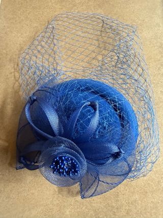 Tocado azul para eventos