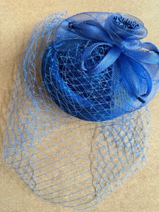 Tocado azul para eventos