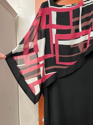 Abito elegante nero oversize con coprispalle