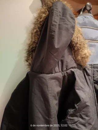 Abrigo de porteo y embarazo negro con capucha