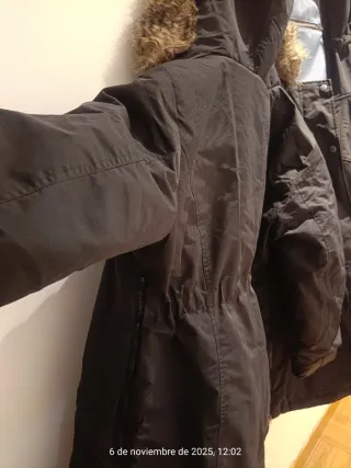 Abrigo de porteo y embarazo negro con capucha