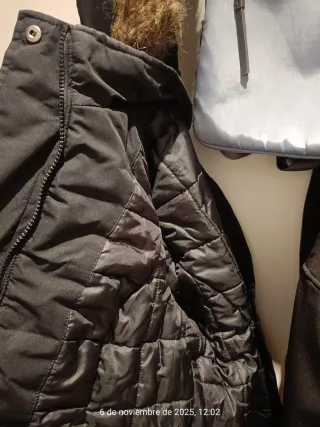 Abrigo de porteo y embarazo negro con capucha