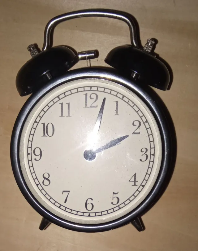 Reloj despertador Ikea negro