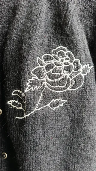 Jersey Lana Vintage Bordado Flor Negra