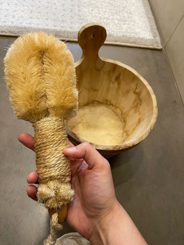 Set spazzole e ciotola in legno