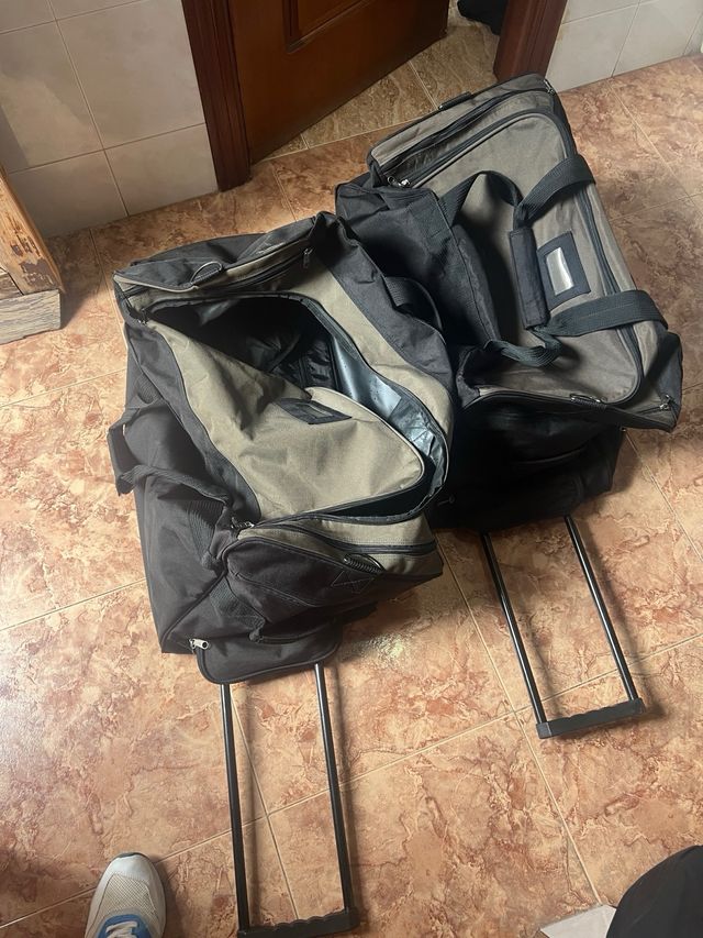 Bolsos de viaje nuevos! use uno uno y fue una vez,