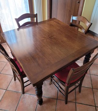 Tavolo quadrato allungabile con 4 sedie